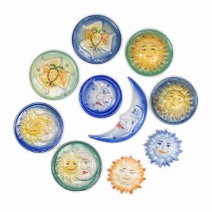 Trinacria in Ceramica, Sole e Luna in Ceramica Artigianale di Caltagirone Decorata a Mano, Gruppo 10 Articoli Assortiti