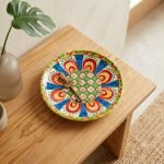 Piatto in ceramica di Caltagirone con motivi stile Carretto Siciliano