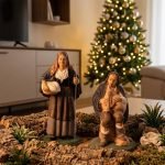 Set 2 Personaggi Presepe, statuine in terracotta decorate a mano Zampognaro seduto + Anziana con cestino, presepe in ceramica di Caltagirone