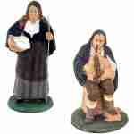 Set 2 Personaggi Presepe, statuine in terracotta decorate a mano Zampognaro seduto + Anziana con cestino, presepe in ceramica di Caltagirone