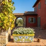 Fioriera rettangolare decorata a mano in ceramica di Caltagirone