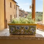 Fioriera rettangolare decorata a mano in ceramica di Caltagirone