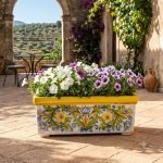 Fioriera rettangolare in ceramica di Caltagirone decorata a mano