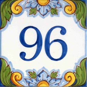 Numero Civico con fiori in ceramica di Caltagirone fatto a mano