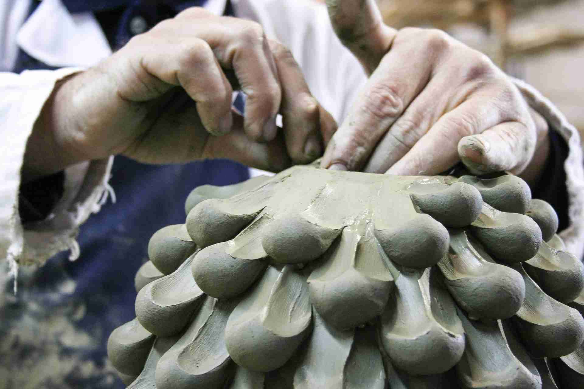 Pigna siciliana verde pastello decorata a mano Ceramica di Caltagirone varie misure