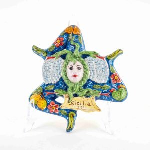Trinacria murale in ceramica di Caltagirone decorata a mano