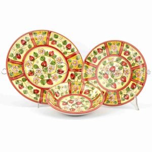 Posto tavola in ceramica di Caltagirone con decoro FRAGOLE