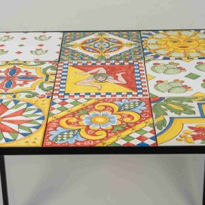 Tavolino cubico in metallo con piano in piastrelle stile carretto siciliano 60x60x60